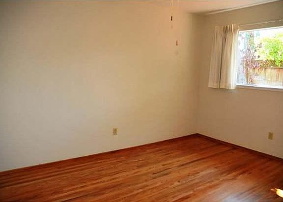 3rd image of 1657 Heron Ave