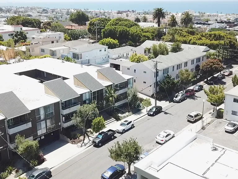 Pier Apartments — Photo 11