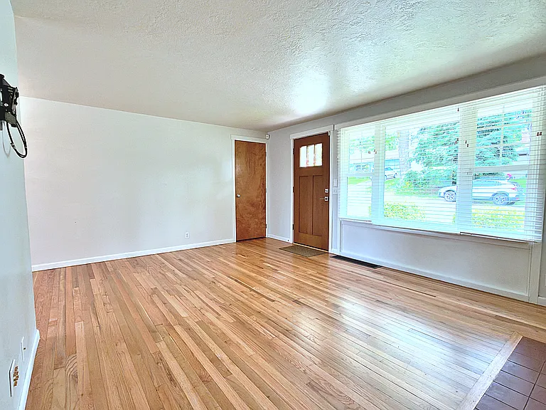 12820 SW Edgewood St — Photo 27