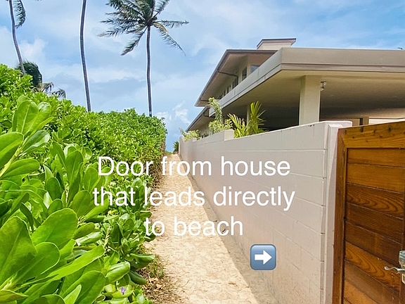 Door from the property that leads directly to Kailua beach. Less than 30 second walk!