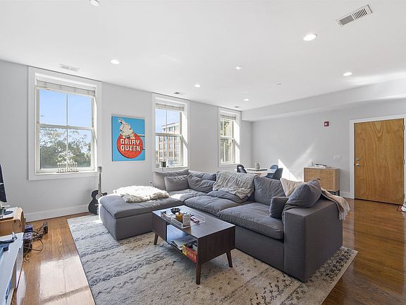4th image of 72 Essex St APT 3