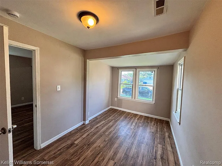 7275 Chalmers Ave — Photo 4