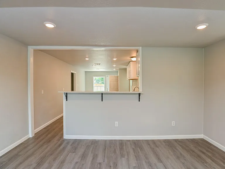 4714 Nichols St — Photo 8