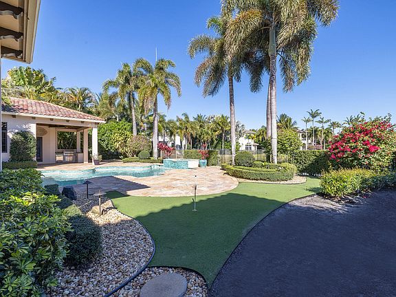 5th image of 9253 Este Lago Drive