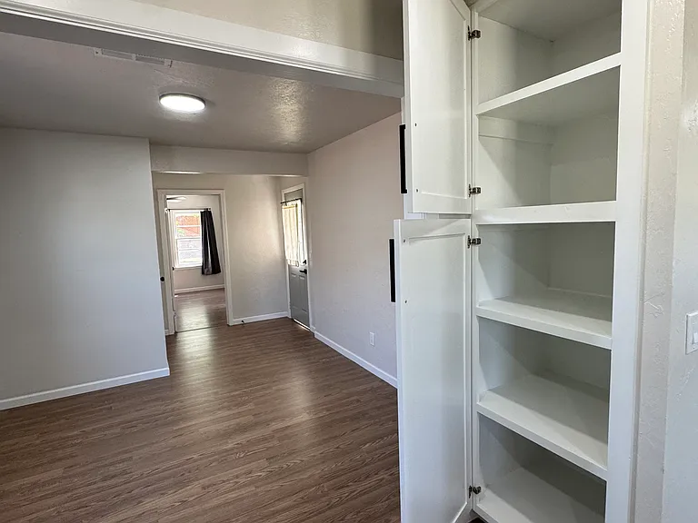 1522 Oxford Way — Photo 16