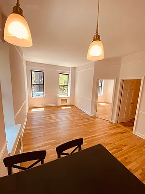 Rented by Metropolis Real Estate of Manhattan | media 22