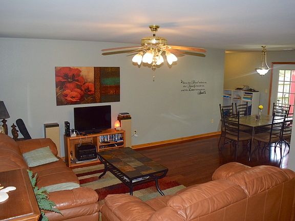 5th image of 706 Carpenter St