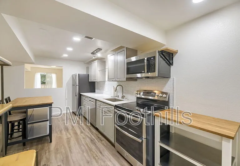 9318 W Coal Mine Ave — Photo 7