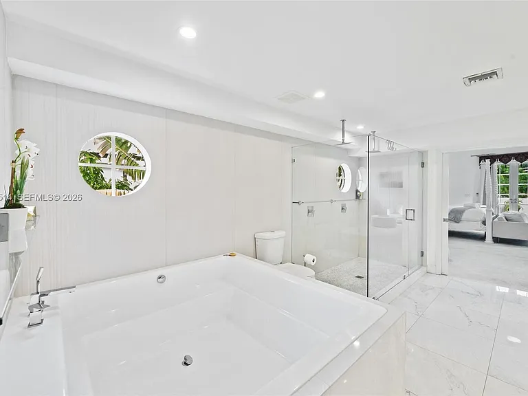 2501 Pine Tree Dr — Photo 31