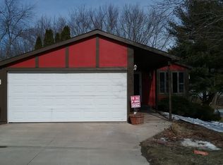 134 E Swayne St, Dodgeville, WI 53533