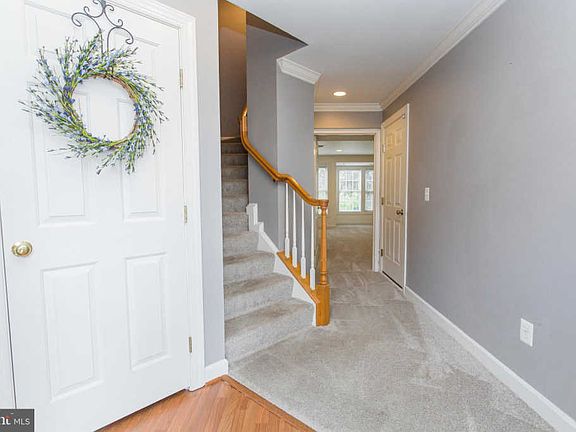 3rd image of 1032 Hotchkiss Pl