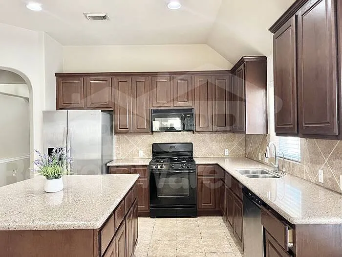 2217 Westfalian Trl — Photo 4