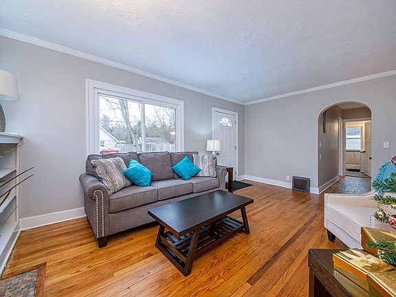 4th image of 3006 Dearborn Ave