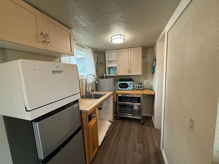 1211-1211 1/2 S Leadville Ave — Photo 4