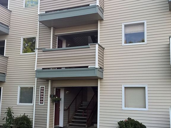 2nd image of 6046 SE Drake St APT 225