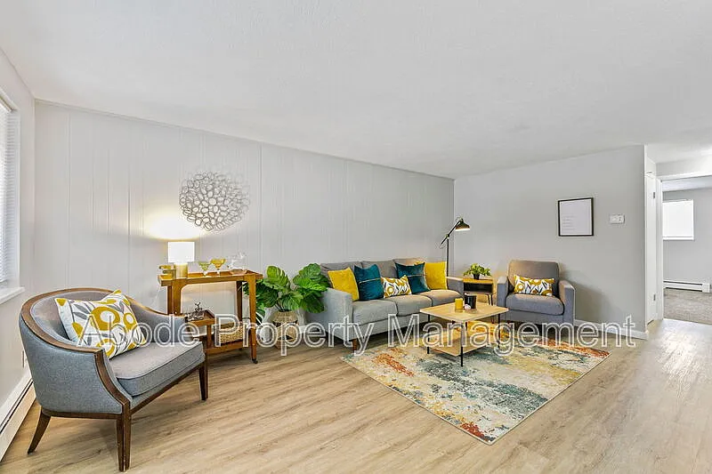 2 bed, 1.0 bath, 840 sqft, $1,375 — Photo 2