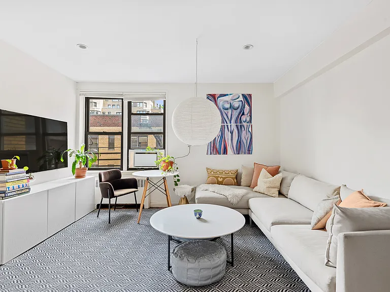 60 E 9th St #621 — Photo 3