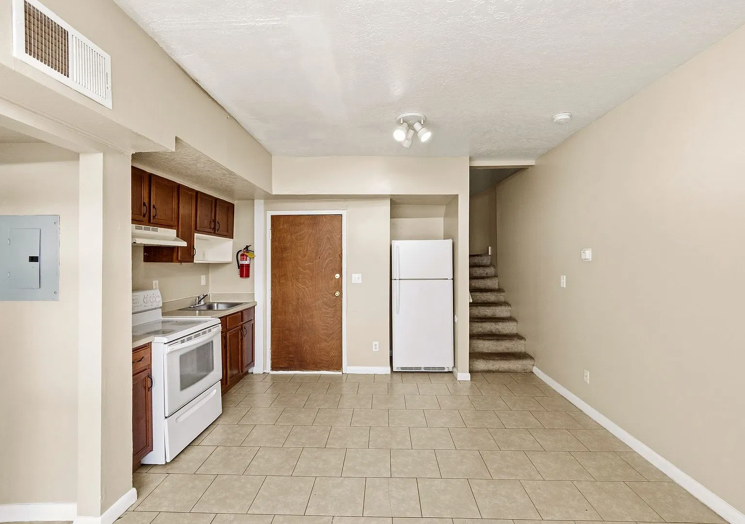 309 Tennessee St SE — Photo 2