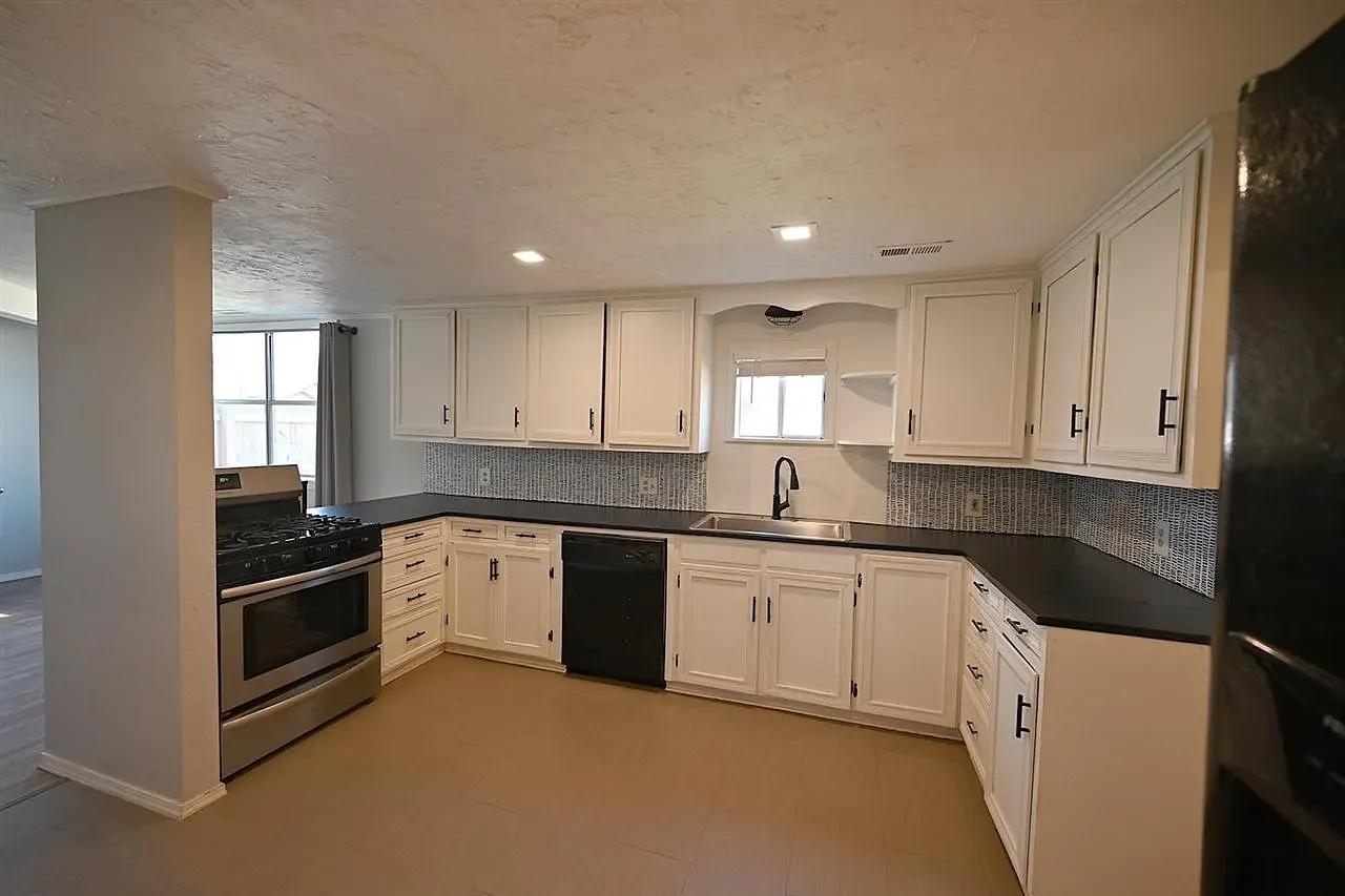 3 bed, 1348 sqft, $625 — Photo 4