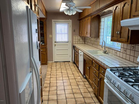 5th image of 614 Elfred Ct