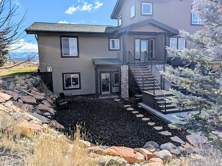 Apartment located on the first floor of owner-occupied house. The front patio is ideal for bbq and picnics