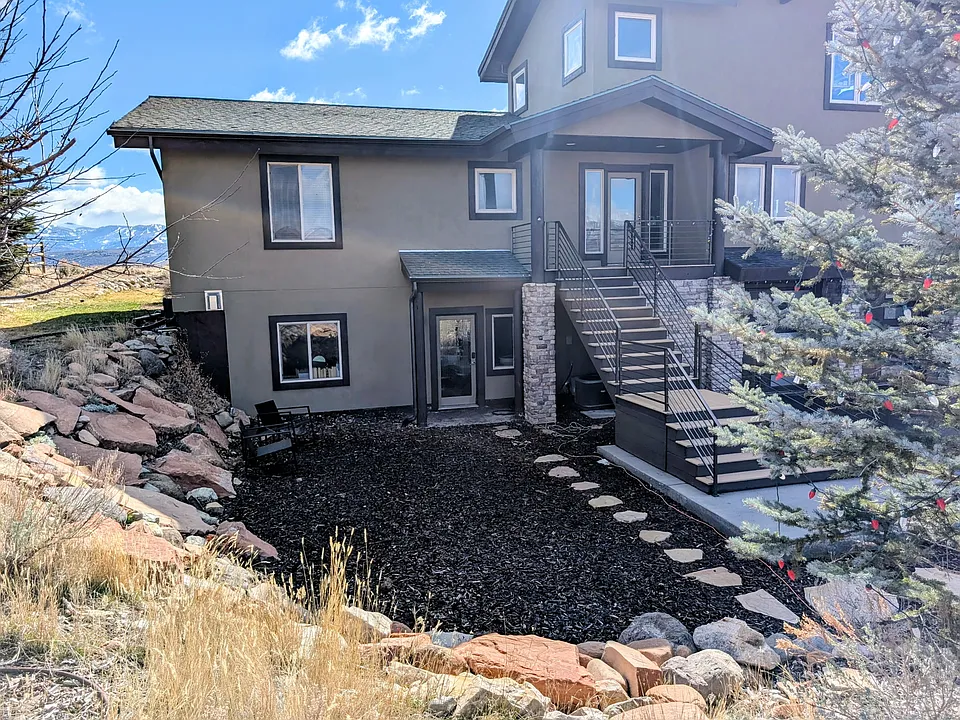 Apartment located on the first floor of owner-occupied house. The front patio is ideal for bbq and picnics