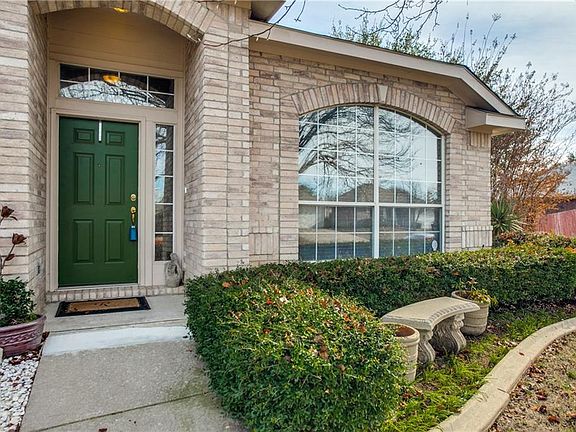 4th image of 2206 Oleander Way