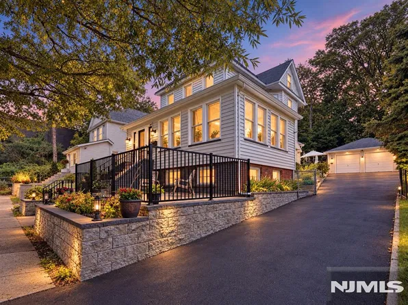 25 1st Street, Ridgefield Park, NJ 07660