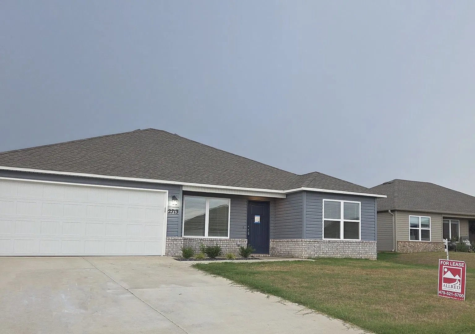 Move-In Special: $500 Off! Spacious & Stylish Home In The Desirable Walnut Hill Community! — Photo 1