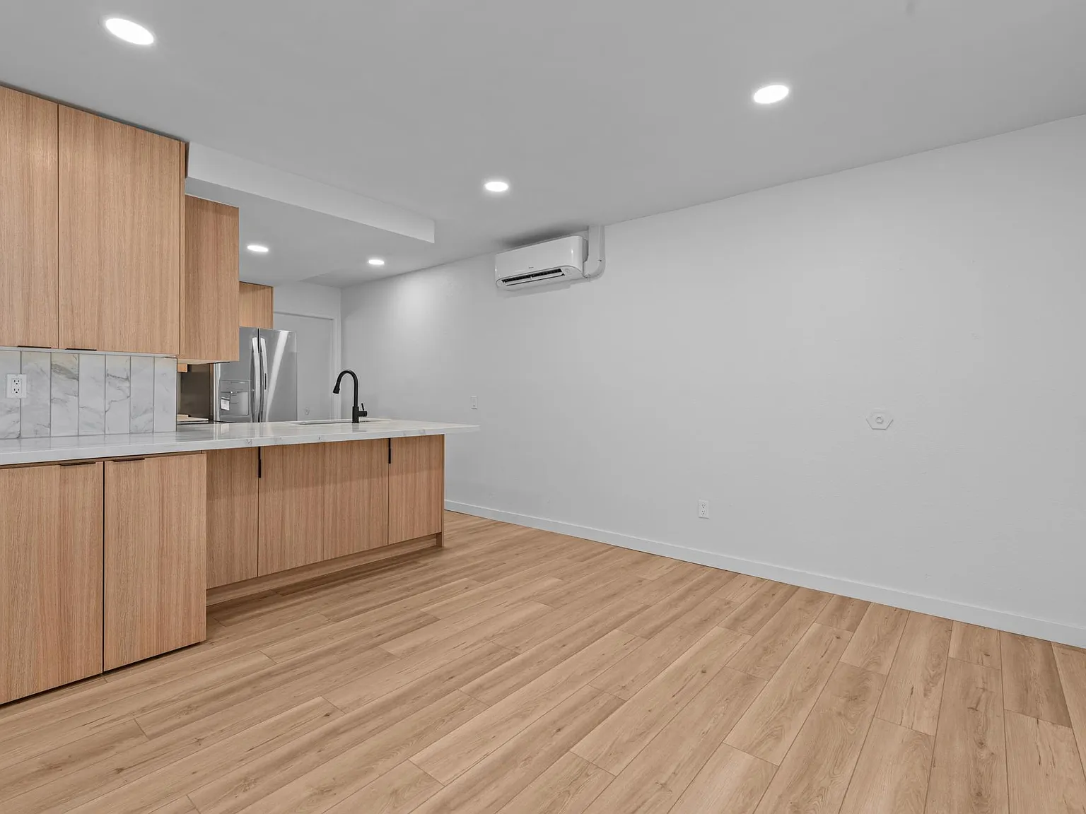 1 bed, 414 sqft, $2,200 — Photo 4