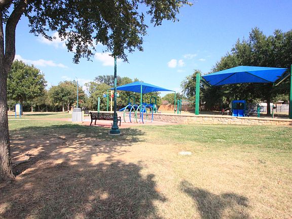 California Park within walking distance!