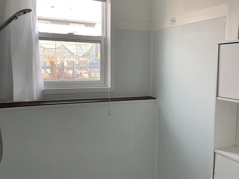 310 NW State St #4 — Photo 7