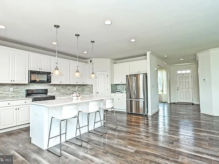 106 Alliance Ct — Photo 4