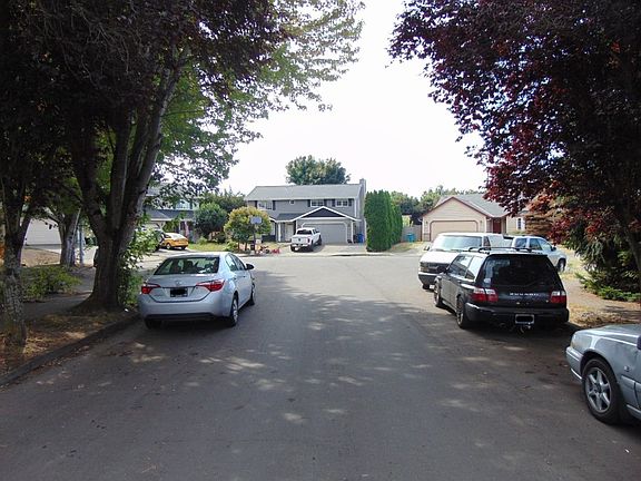 4th image of 10001 NE 127th Ct