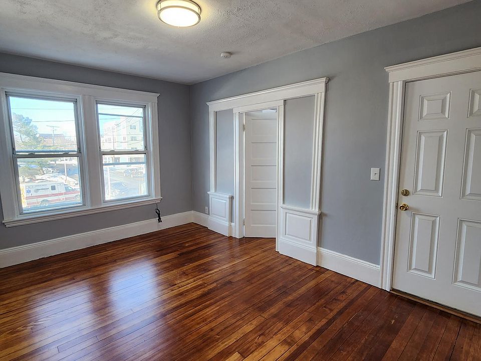 Dining room or office space