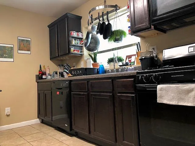 160 Arcadia Cir NW — Photo 2