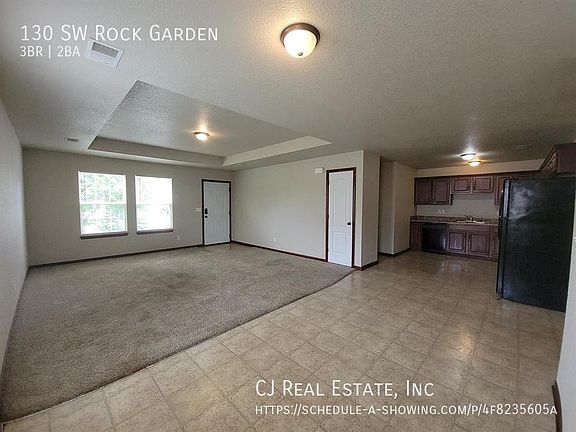 3rd image of 130 SW Rock Garden Ln