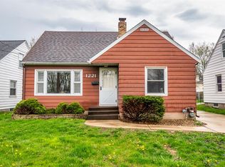 1221 32nd St NE, Cedar Rapids, IA 52402