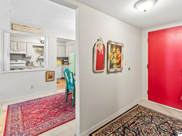 12727 W Dodge Rd, Omaha, NE 68154