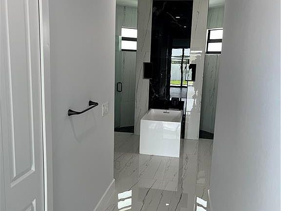 3rd image of 1625 NW 37th Ave #2395650104