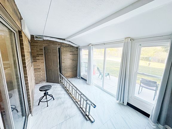 4th image of 512 Canberra Dr