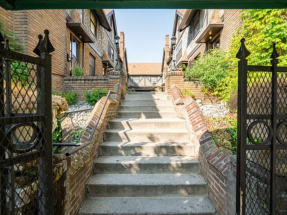 3rd image of 108 N Buchanan Ave #S103