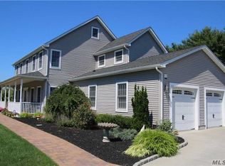 2 Ashley Ct, Mount Sinai, NY 11766
