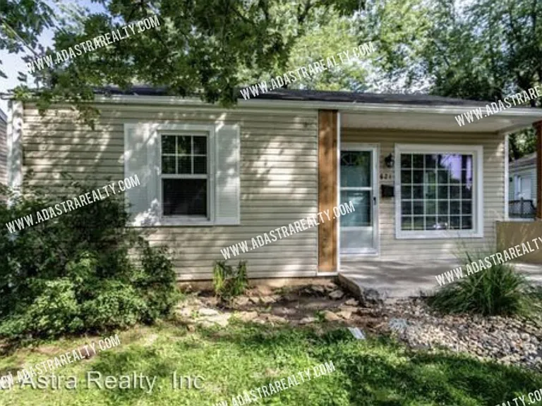 821 N Crysler Ave — Photo 2