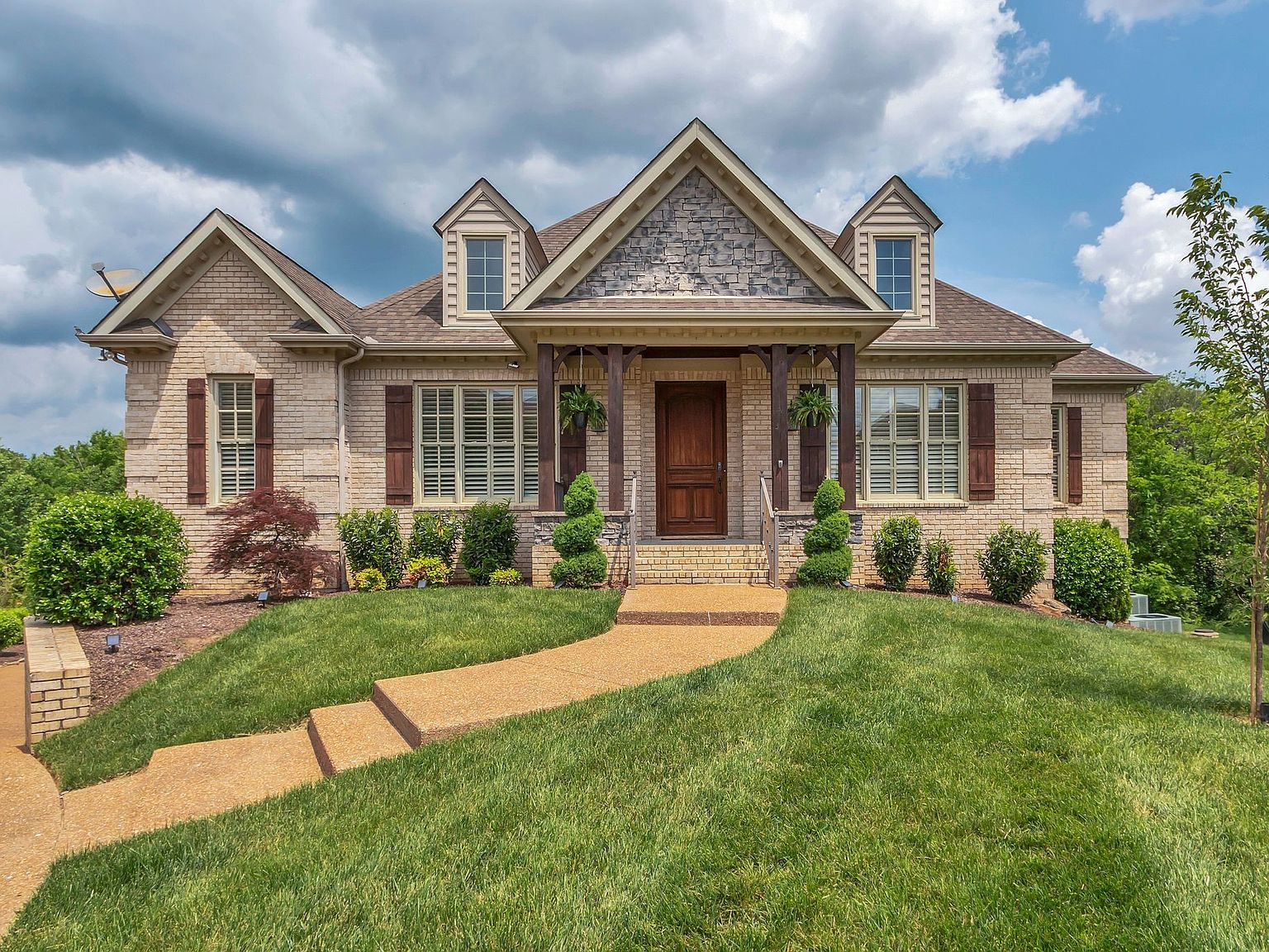 c*y様 house on the hill parent s/s Tee (g 7008 Grackle Ct, Spring Hill, TN 37174 | MLS #2866066 | Zillow