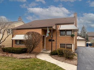 679 S Spring Rd, Elmhurst, IL 60126