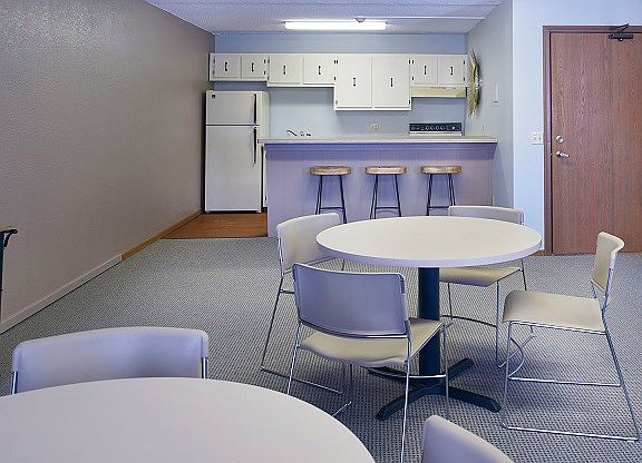 5th image of 1045 Hiawatha Ave APT 307