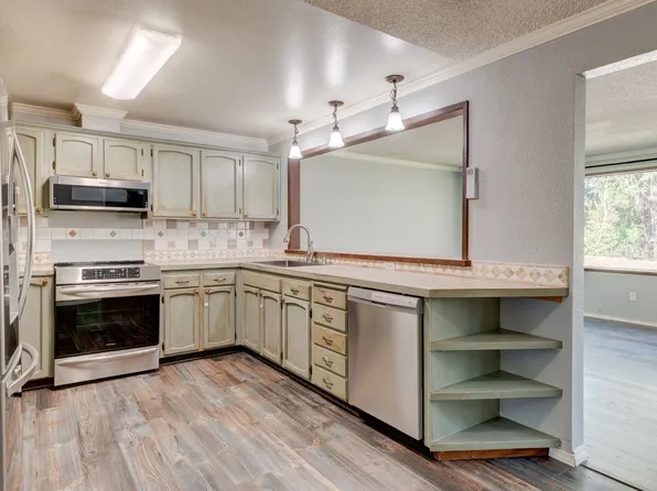 830 NW Cathlamet Dr, Oak Harbor, WA 98277