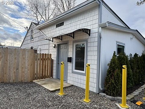 4th image of 3823 SE 52nd Ave
