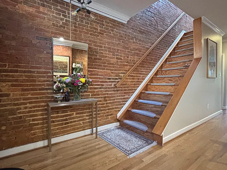 656 Acker Pl NE — Photo 3